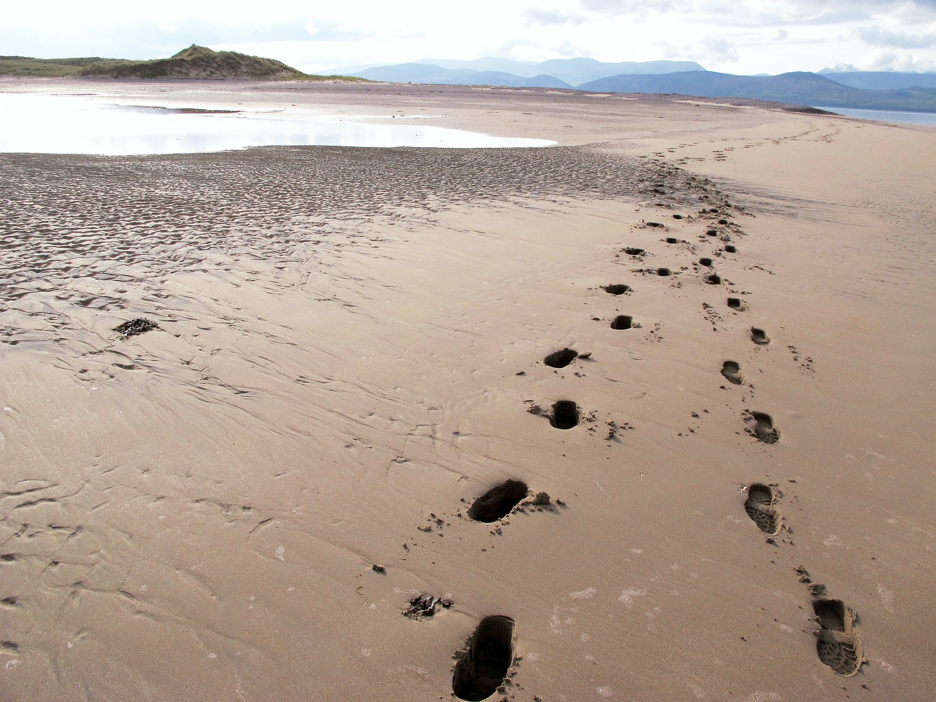 Spuren im Sand | Herzlich willkommen auf www.liederkiste.net